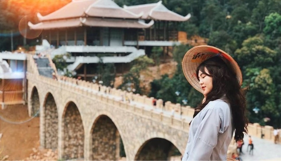 Toàn cảnh núi rừng Yên Tử xanh mướt nhìn từ cáp treo