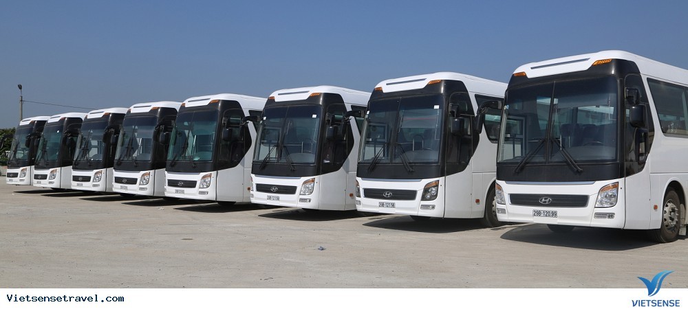 Bản đồ vệ tinh hiển thị tuyến đường di chuyển ngắn nhất từ Hà Nội đến Mộc Châu