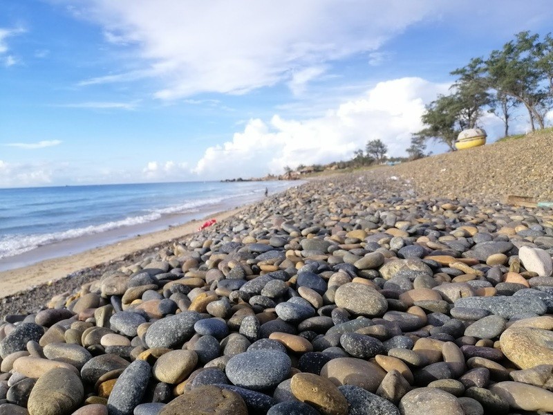 Những bãi đá nhiều màu sắc, hình thù độc đáo tại bãi biển Cổ Thạch