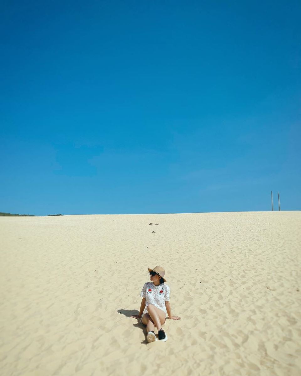 Đồi cát Phương Mai với vẻ đẹp hoang sơ chắc chắn sẽ khiến bạn bị "hút hốn"