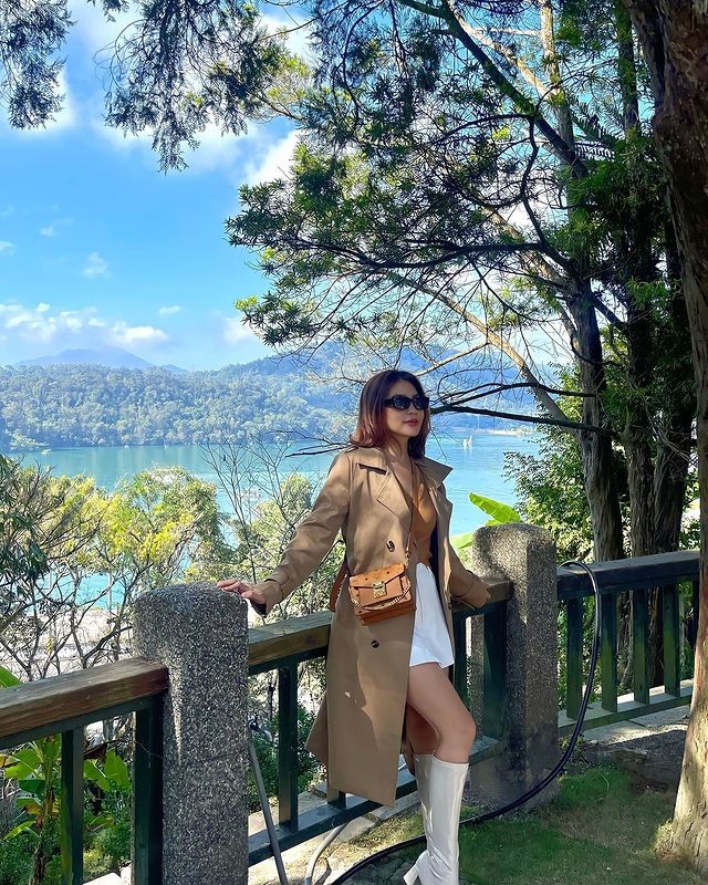 Khung cảnh yên bình, rừng cây bao quanh Hồ Nhật Nguyệt.