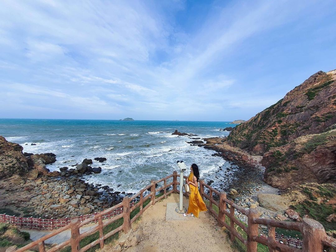 Eo Gió Quy Nhơn với con đường đi bộ ven biển độc đáo