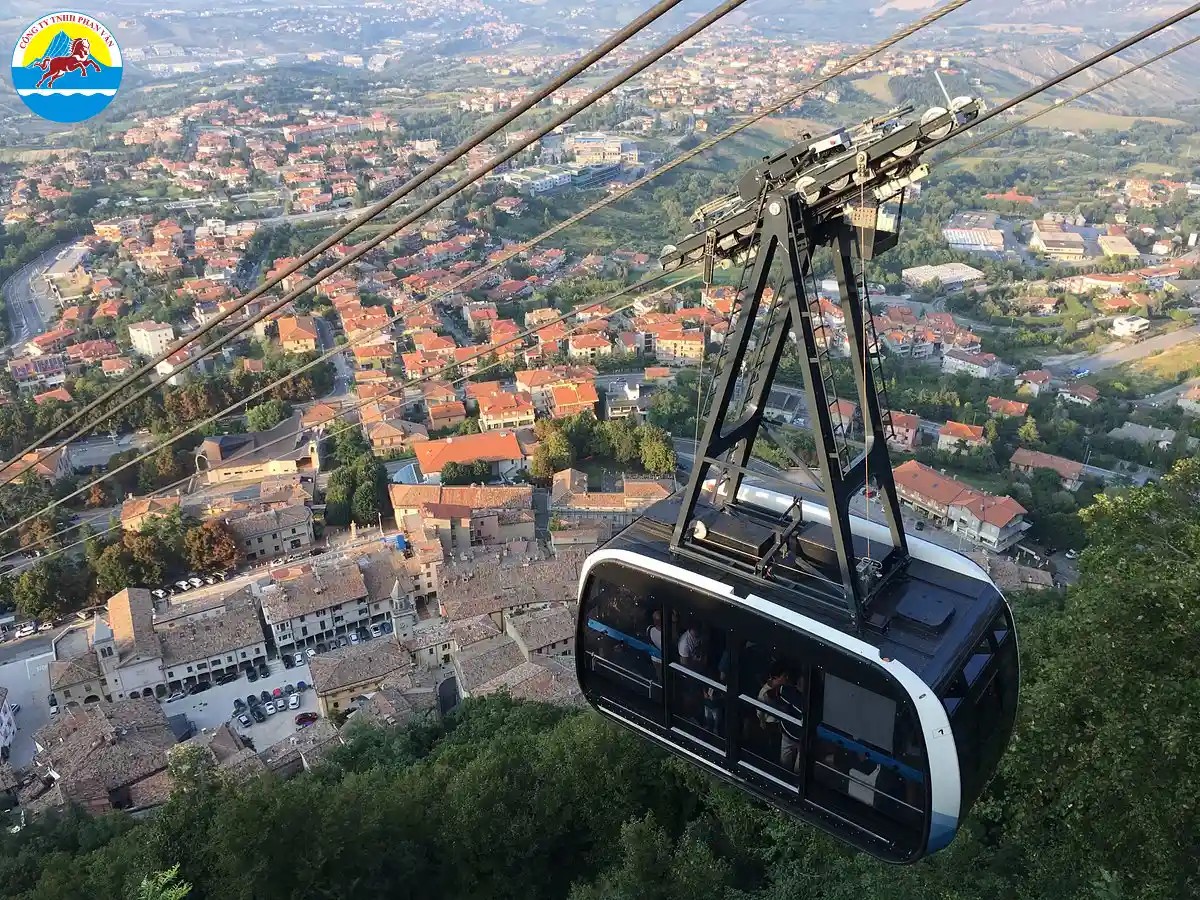 Cáp treo nối Borgo Maggiore với trung tâm lịch sử San Marino