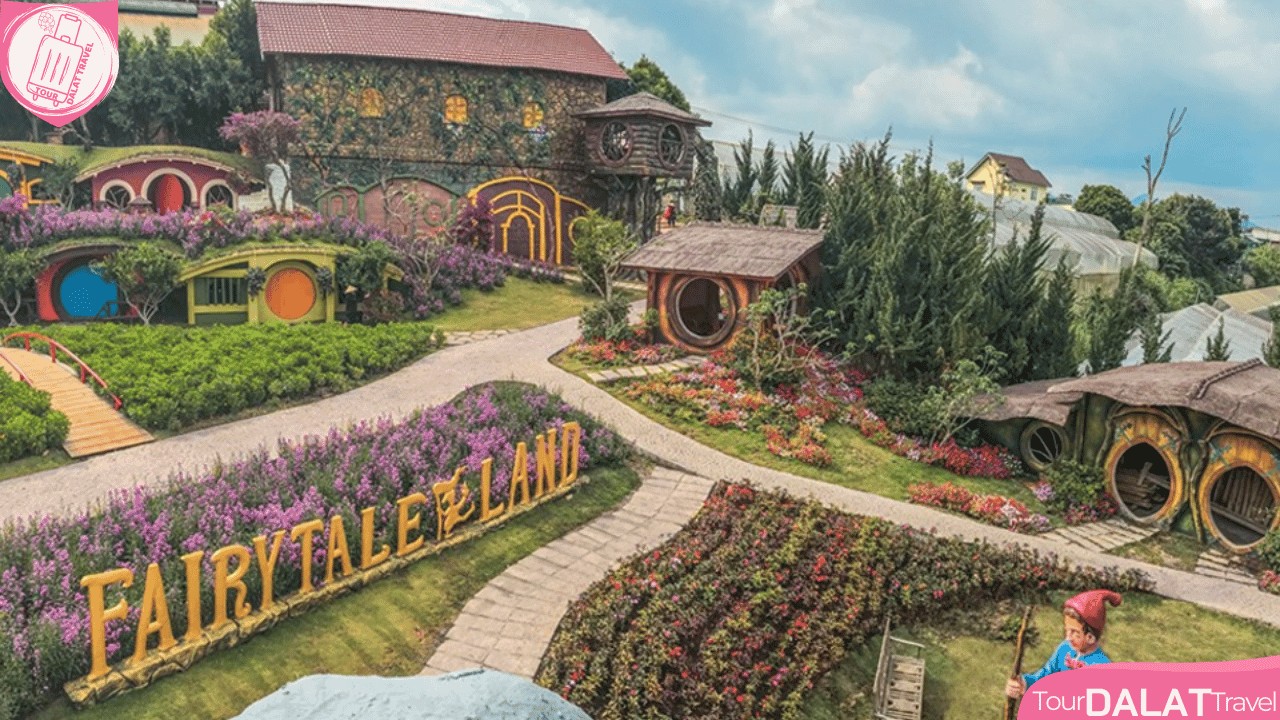 Cổng vào khu Fairytale Land - Hầm Rượu vang Vĩnh Tiến với kiến trúc độc đáo