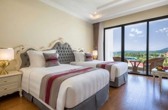 Bạn nên đặt trước khách sạn để tìm được phòng tiện nghi, vừa ý