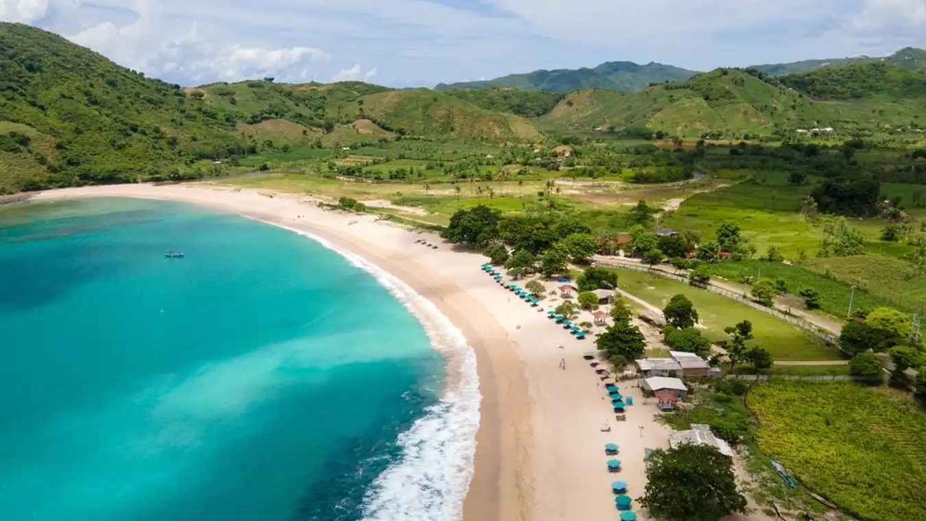 Chiêm ngưỡng bãi biển xinh đẹp của Lombok