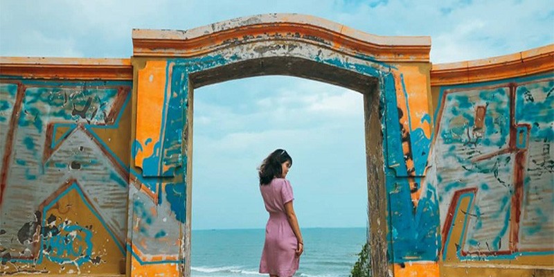 Toàn cảnh Mũi Nghinh Phong và Cổng Trời nhìn ra biển