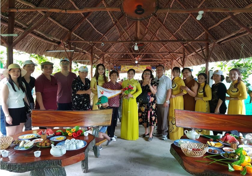 Nghệ nhân biểu diễn đờn ca tài tử Nam Bộ