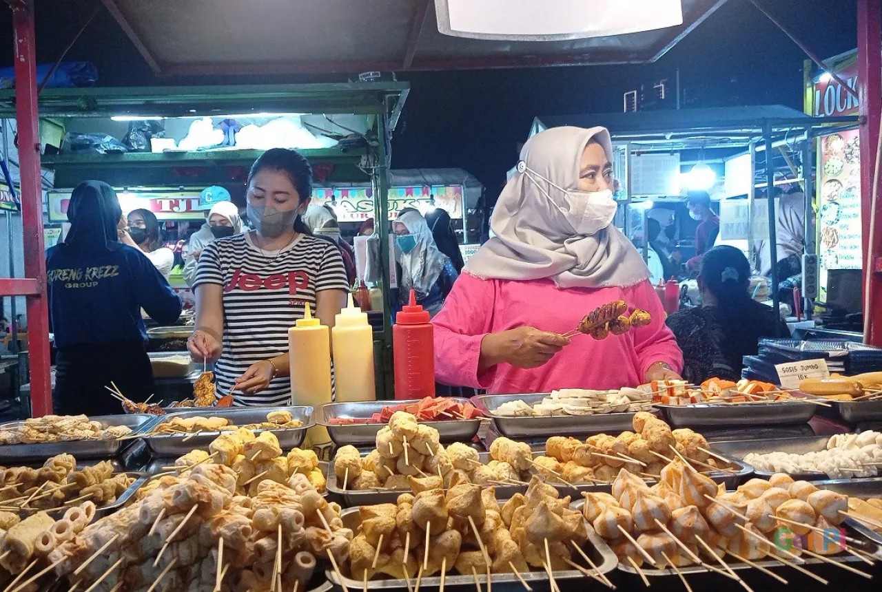 Thưởng thức ẩm thực đa dạng ở khác khu chợ đêm