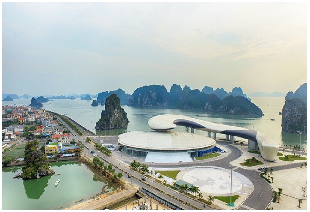 Toàn cảnh Vịnh Hạ Long, biểu tượng du lịch của tỉnh Quảng Ninh