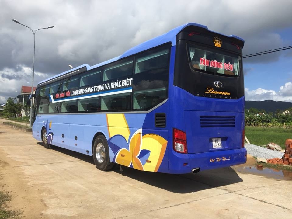 Di chuyển bằng xe khách tốn khá nhiều thời gian của bạn