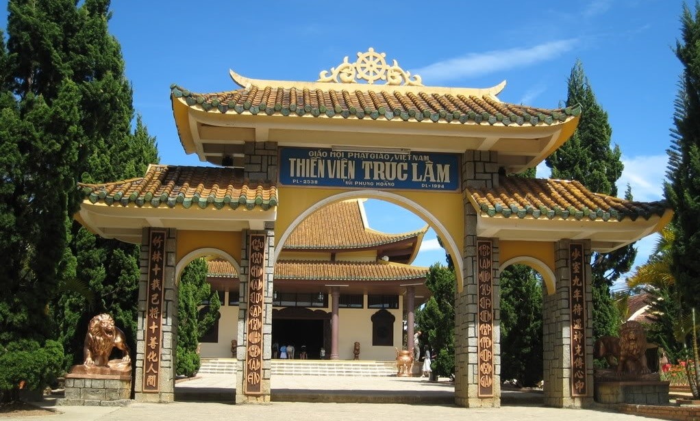 Thiền Viện Trúc Lâm với lối kiến trúc truyền thống và không gian thanh tịnh
