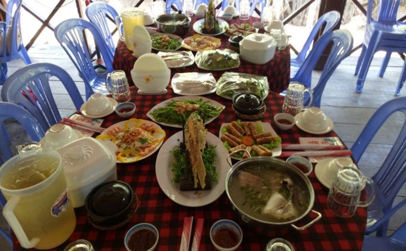 Thực đơn bữa trưa tiêu chuẩn của tour miền Tây 1 ngày