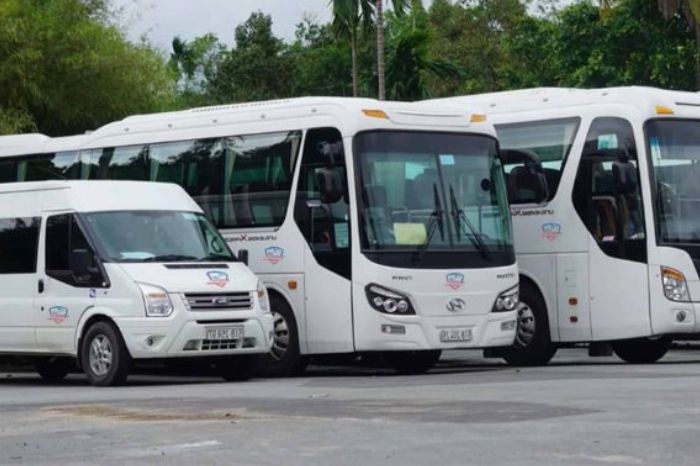 Thuê xe du lịch riêng là phương án thoải mái cho gia đình đông người
