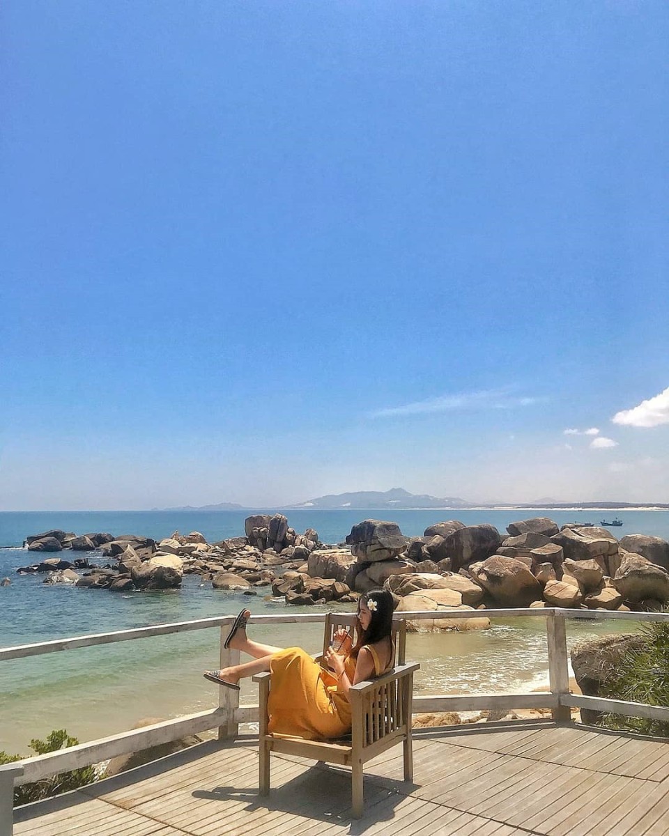 Đà Nẵng là thành phố giải trí, còn Quy Nhơn là nơi yên bình nên rất thích hợp để kết hợp hai địa điểm này trong cùng một chuyến đi