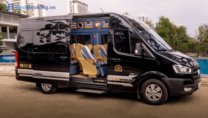 Nội thất sang trọng bên trong xe Limousine