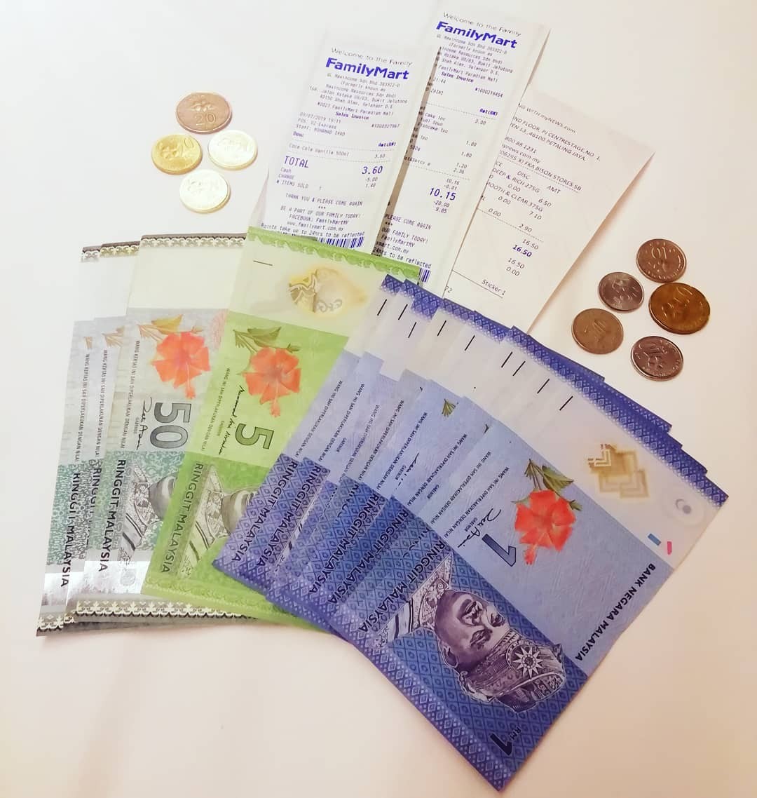 Du khách cần chuẩn bị đầy đủ giấy tờ như hộ chiếu, vé máy bay và xác nhận đặt phòng để thủ tục nhập cảnh diễn ra nhanh chóng