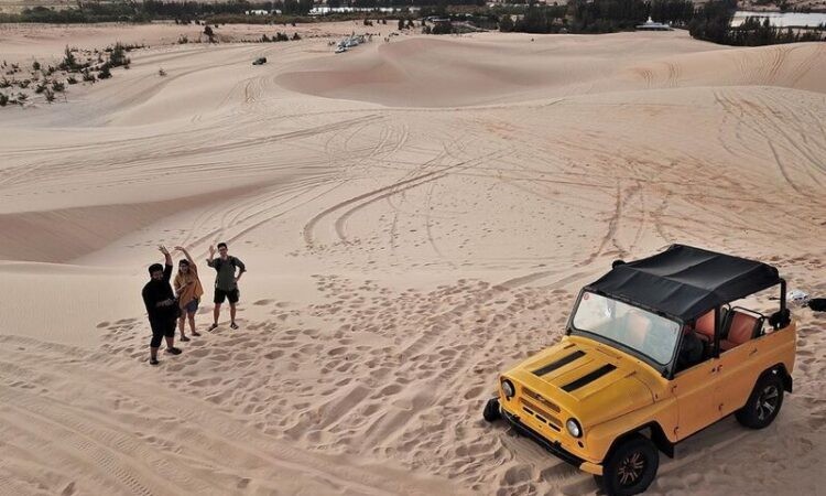 Khung cảnh rộng lớn của Đồi Cát Bay ở Mũi Né, Bình Thuận