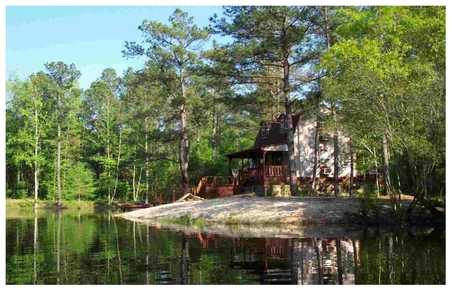 Cảnh quan Hồ Đại Lải, một điểm du lịch nổi tiếng tại Vĩnh Phúc