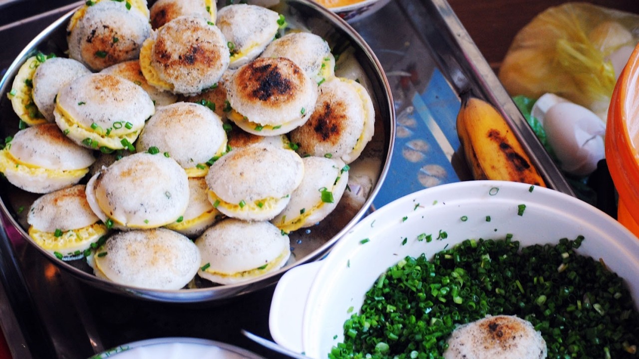 Bánh căn Phan Rang, một trong những đặc sản ẩm thực nhất định phải thử