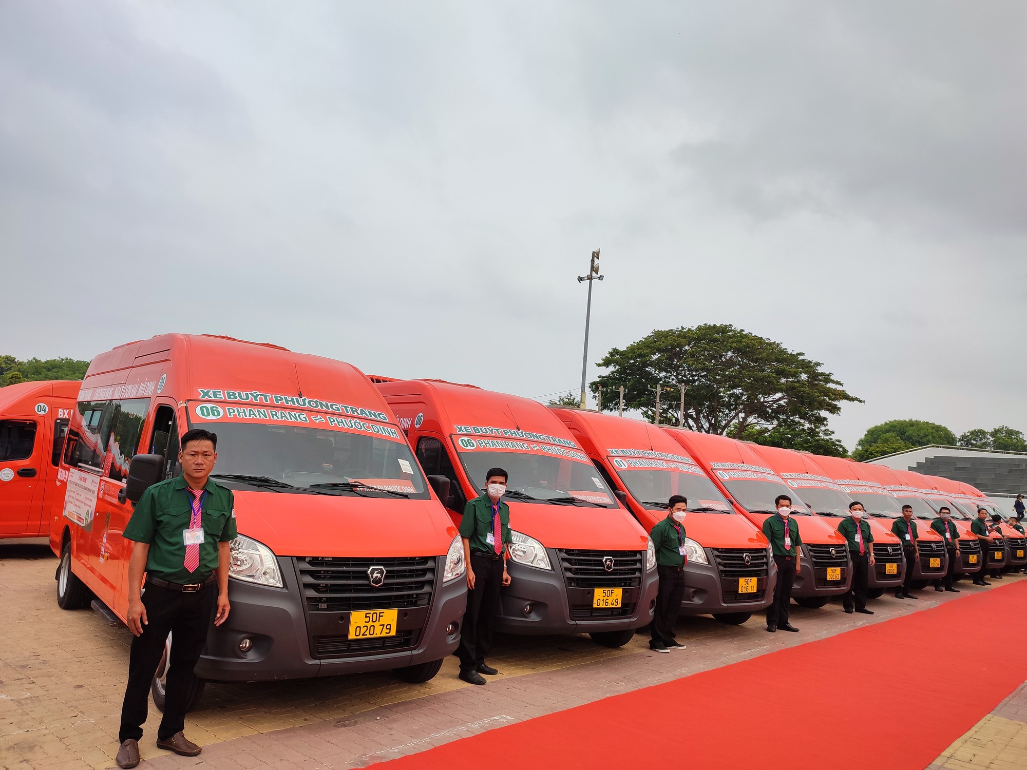 Xe buýt liên tỉnh là phương tiện tiết kiệm để đến Ninh Thuận