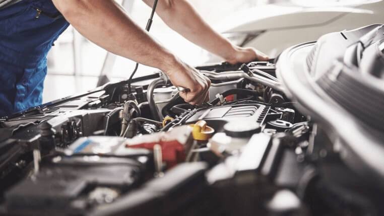 Kiểm tra lốp xe kỹ lưỡng trước khi bắt đầu hành trình đến Mai Châu