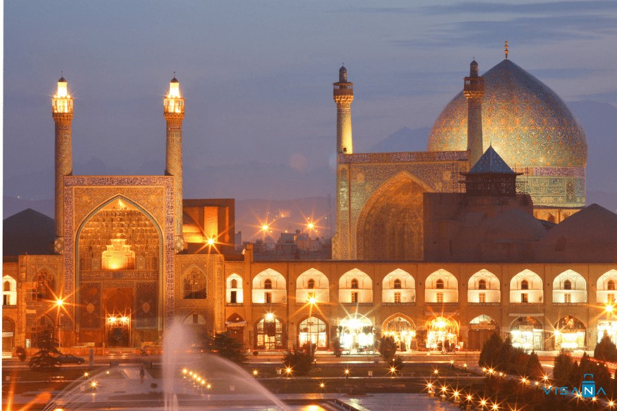 Công dân Việt Nam được miễn visa du lịch Iran 15 ngày