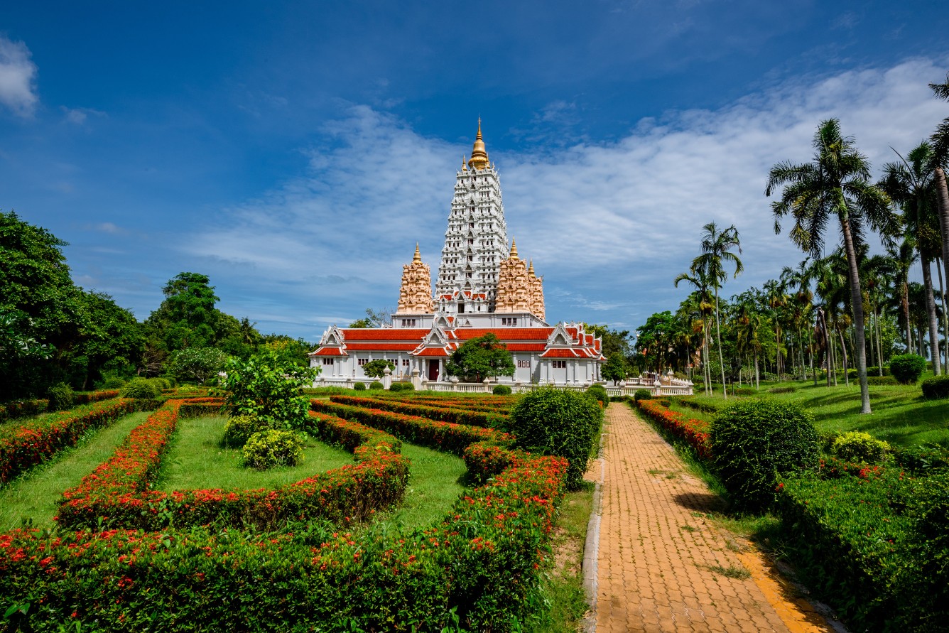 Đền Chân Lý (Sanctuary of Truth) với kết cấu gỗ và phù điêu tinh xảo