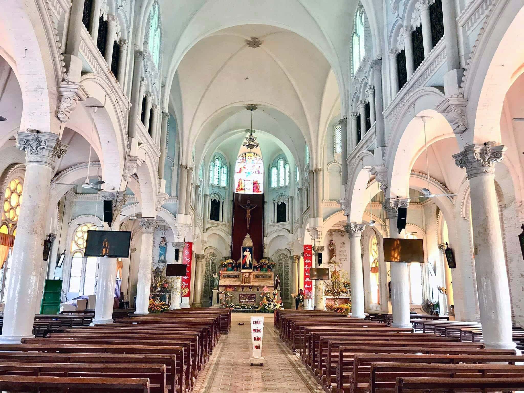 Nhà thờ Cái Bè với kiến trúc La Mã cổ đại và Roman