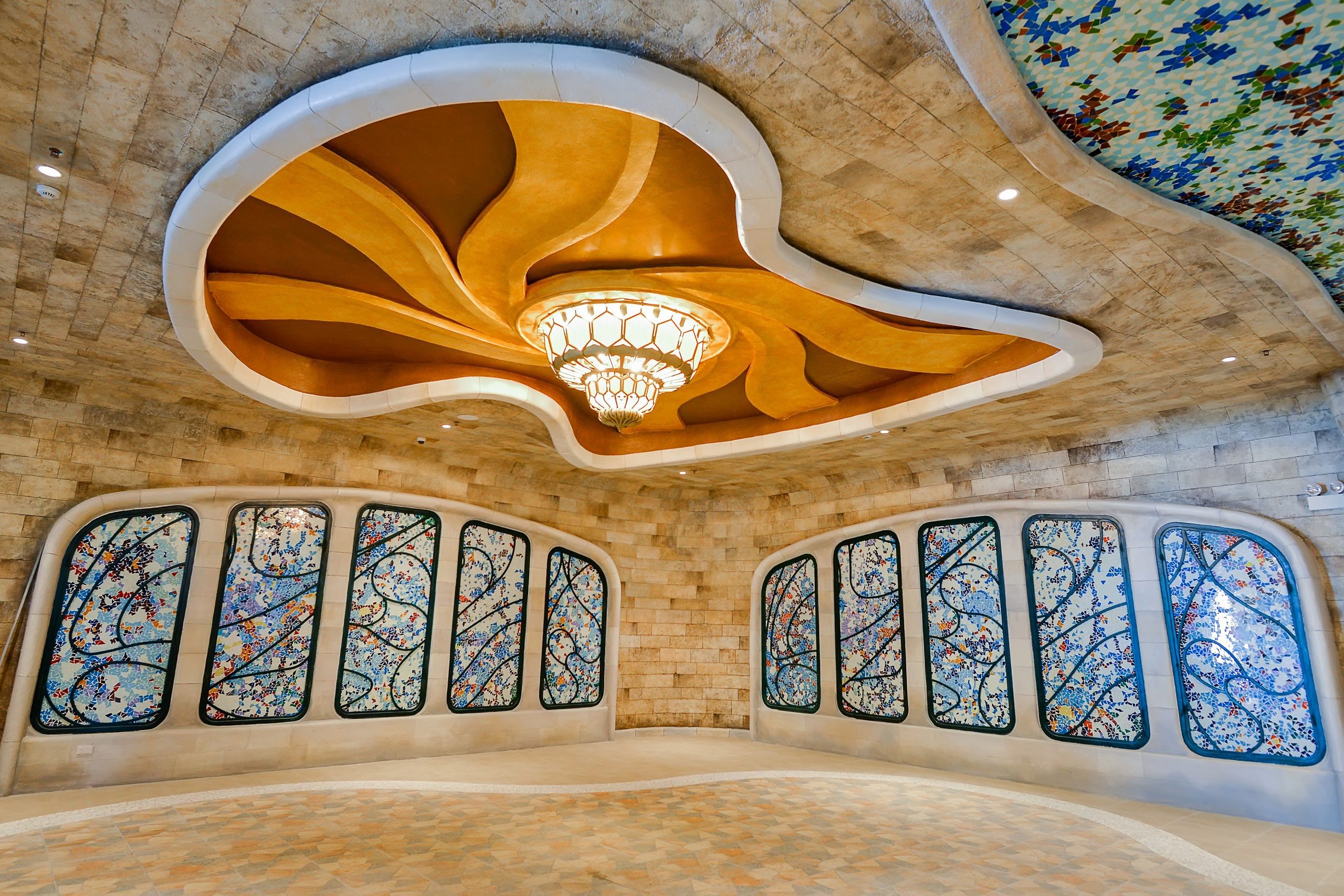 Bên trong Nhà ga Vân Sơn với kiến trúc châu Âu cổ điển