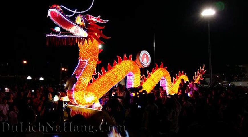 Những mô hình đèn lồng khổng lồ trong Lễ hội Trung thu Tuyên Quang