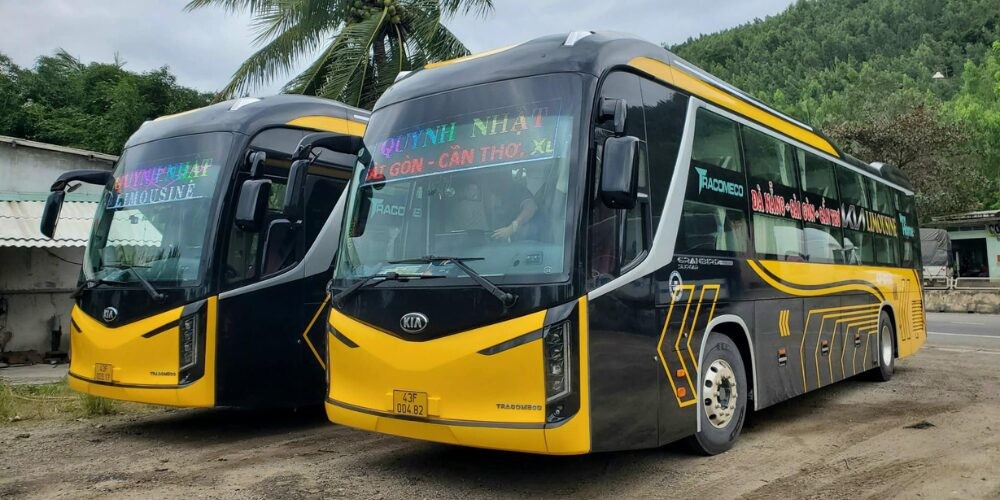 Xe limousine di chuyển từ Hà Nội đến Thanh Hoá