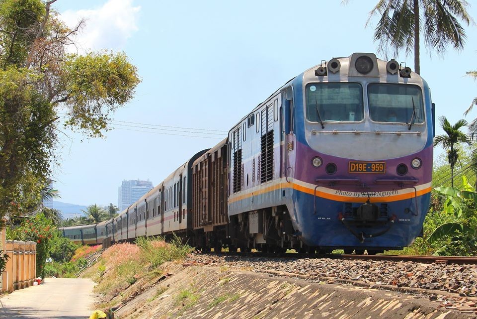 Tàu hỏa di chuyển từ Hà Nội đến Thanh Hoá