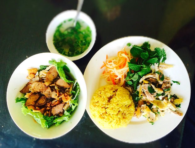 Cơm gà Hội An - Đậm đà hương vị ẩm thực phố cổ.