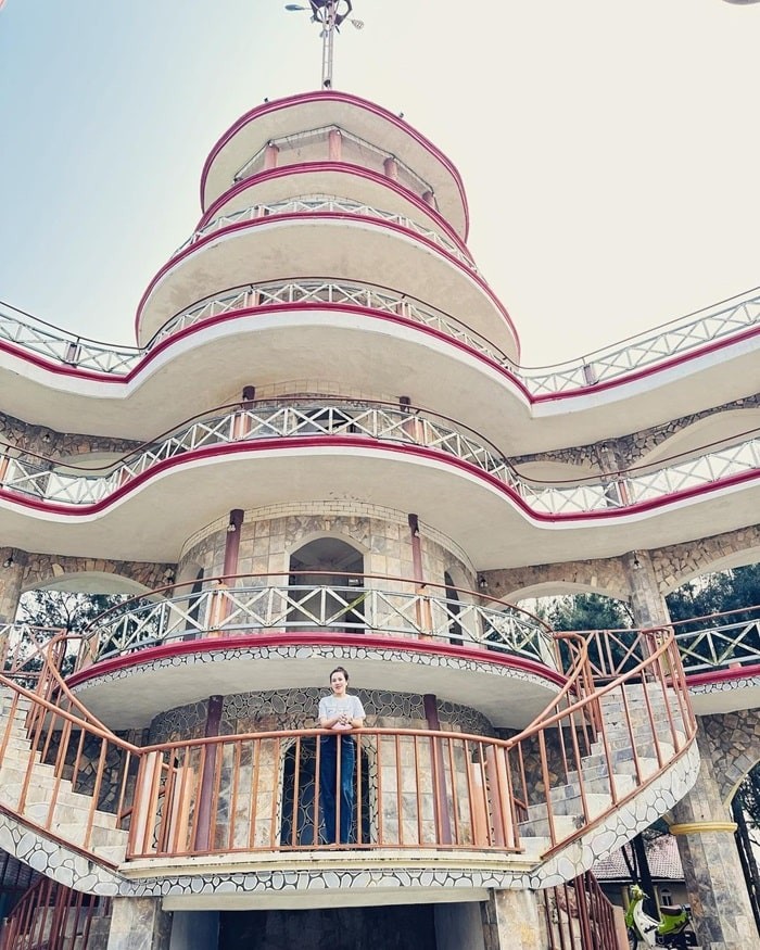 Con đường dẫn đến biển Tiên Trang bằng ô tô