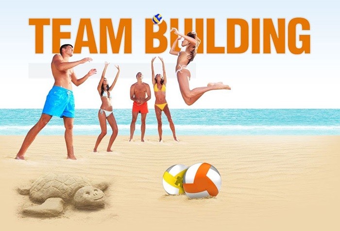 Hoạt động team building sôi nổi trên bãi biển Tiên Trang