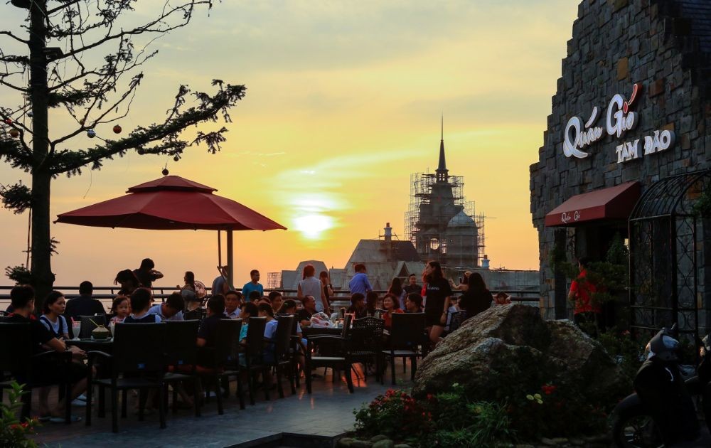 View ngắm hoàng hôn đỉnh cao tại Quán Gió Tam Đảo