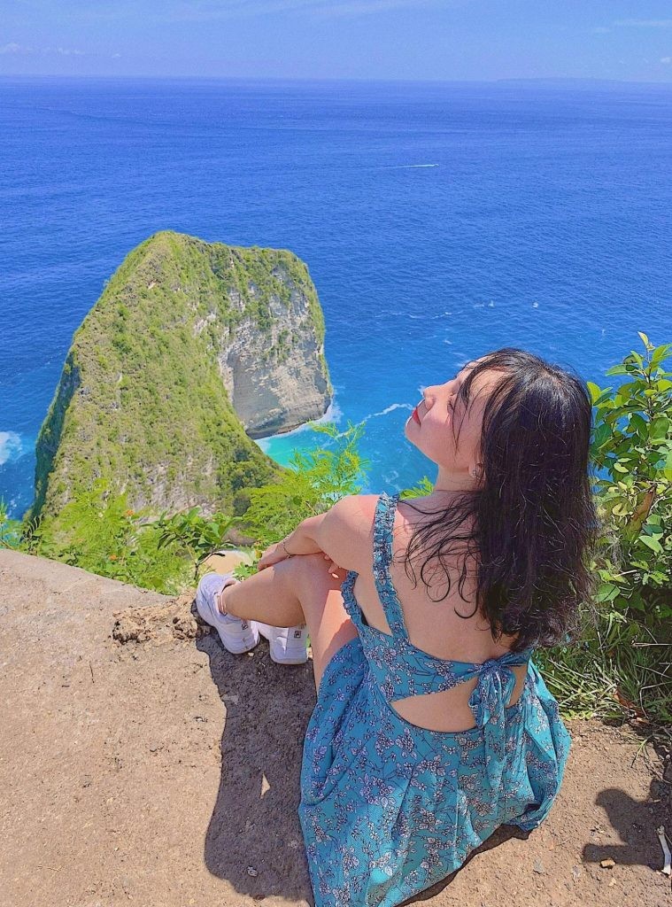 Du khách khám phá Bali vào tháng 7.