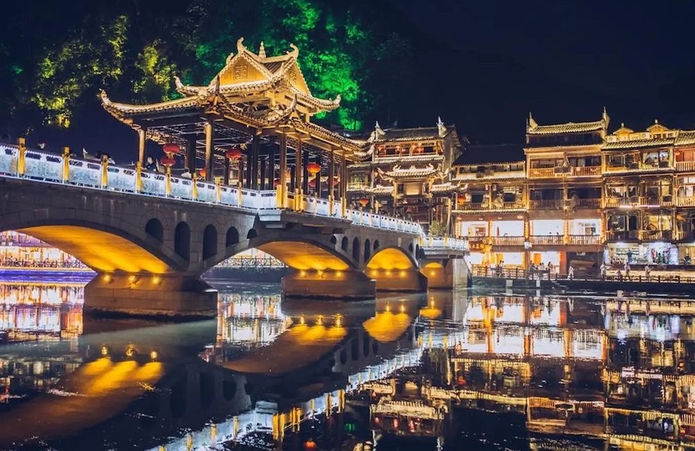 Khung cảnh về đêm tại Thái Bình Cổ Trấn