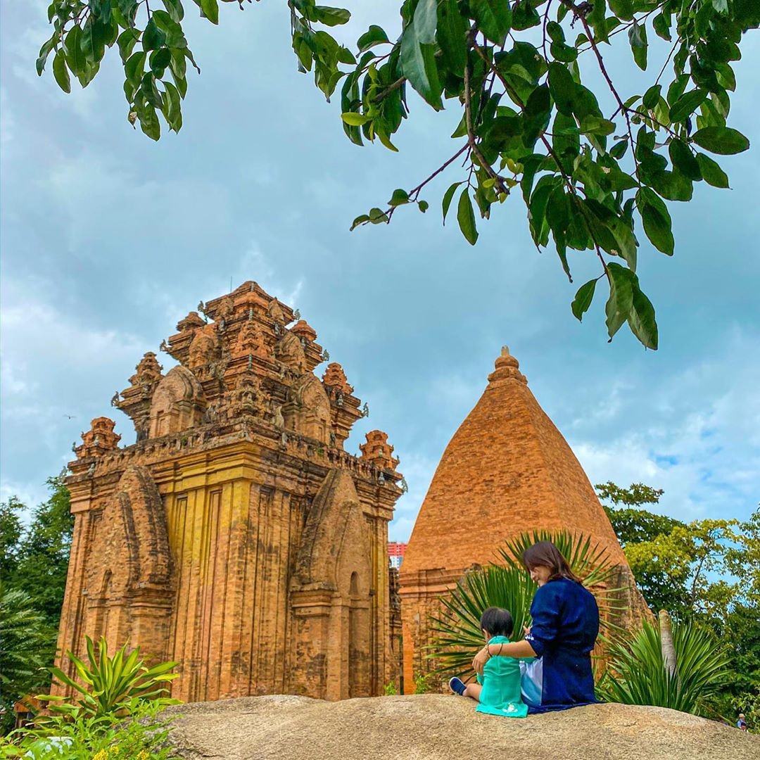 Ở lạ quá, khác hẳn với những ngôi nhà bé từng được thấy.