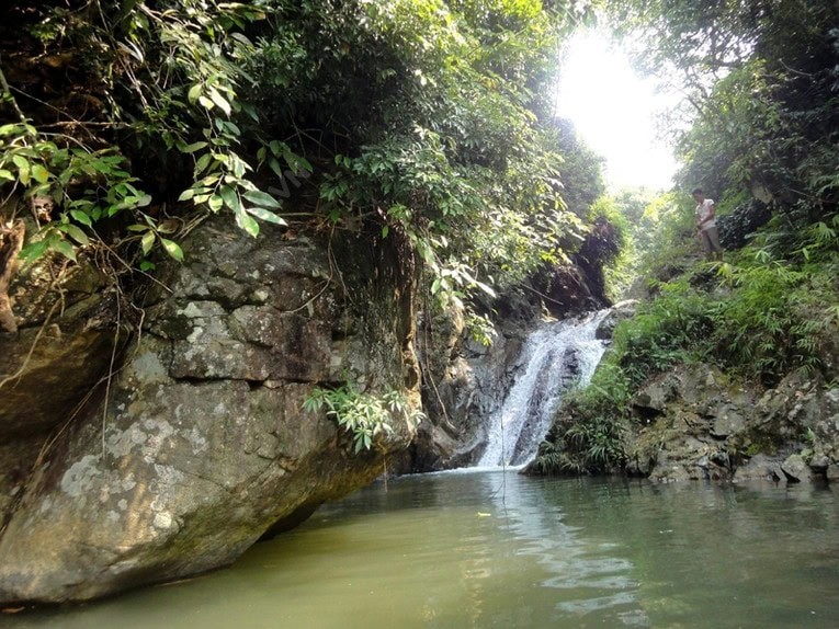 Suối khoáng nóng Phú Sen