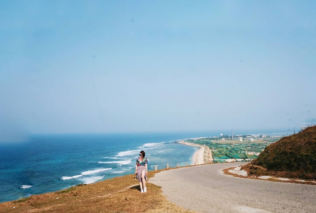 Quãng đường từ thành phố Đà Nẵng tới thành phố Quảng Ngãi chỉ khoảng 132km nên di chuyển rất nhanh và thuận tiện
