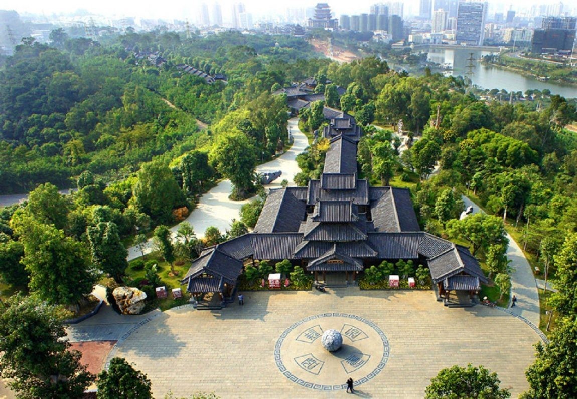 Kiến trúc cổ kính tại Công viên Thanh Tú Sơn