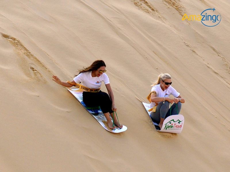 Trượt cát cực vui tại đồi cát Quang Phú