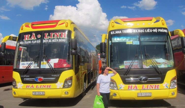 Xe khách là phương tiện di chuyển tuyệt vời khi đi cùng trẻ em và người lớn tuổi