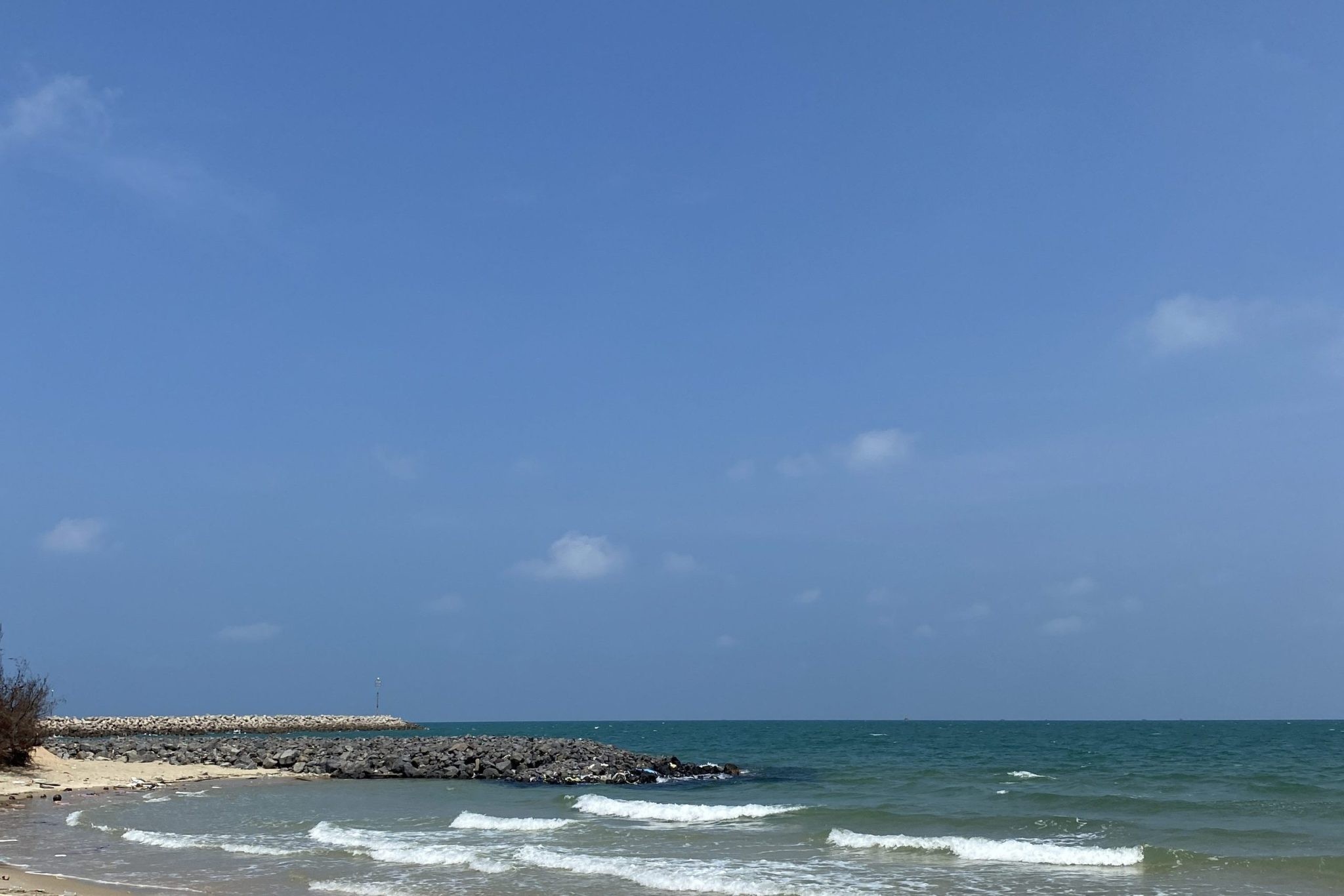 Cảnh tấp nập tại cảng cá Bình Châu