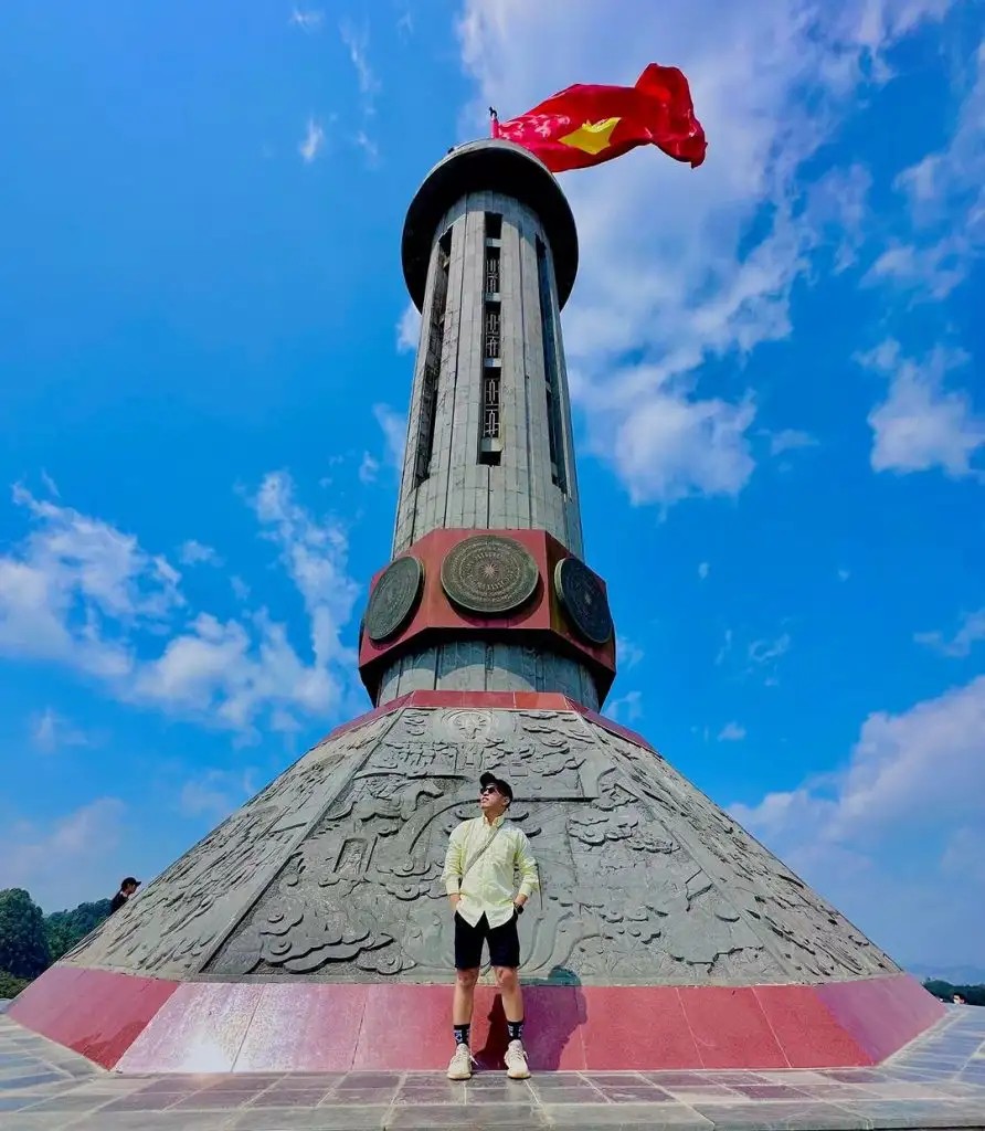 Check-in tại Cột cờ Lũng Cú