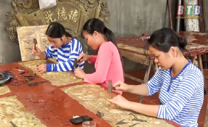 Làng nghề chạm khắc bạc Đồng Xâm - Nơi lưu giữ nghề truyền thống.