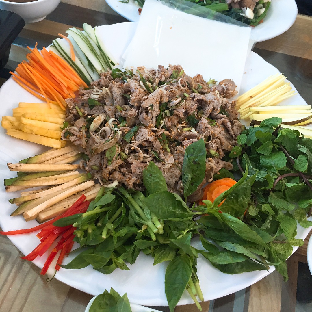 Đến Ninh Bình bạn sẽ được thưởng thức đặc sản thịt dê núi