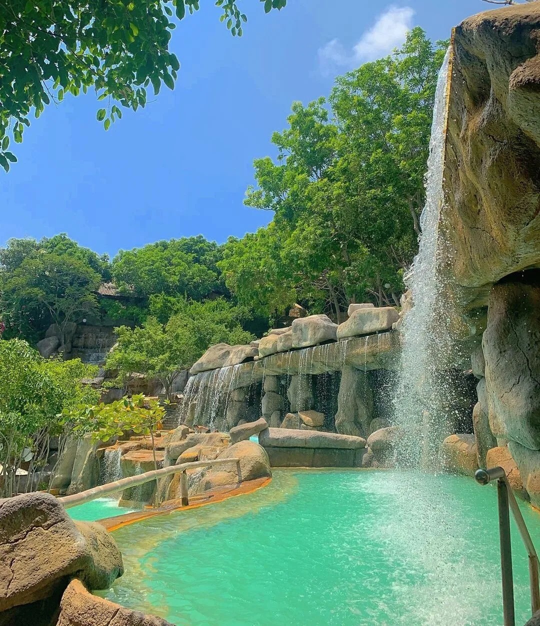 Thác nước tại I-Resort Nha Trang - City Tour Nha Trang